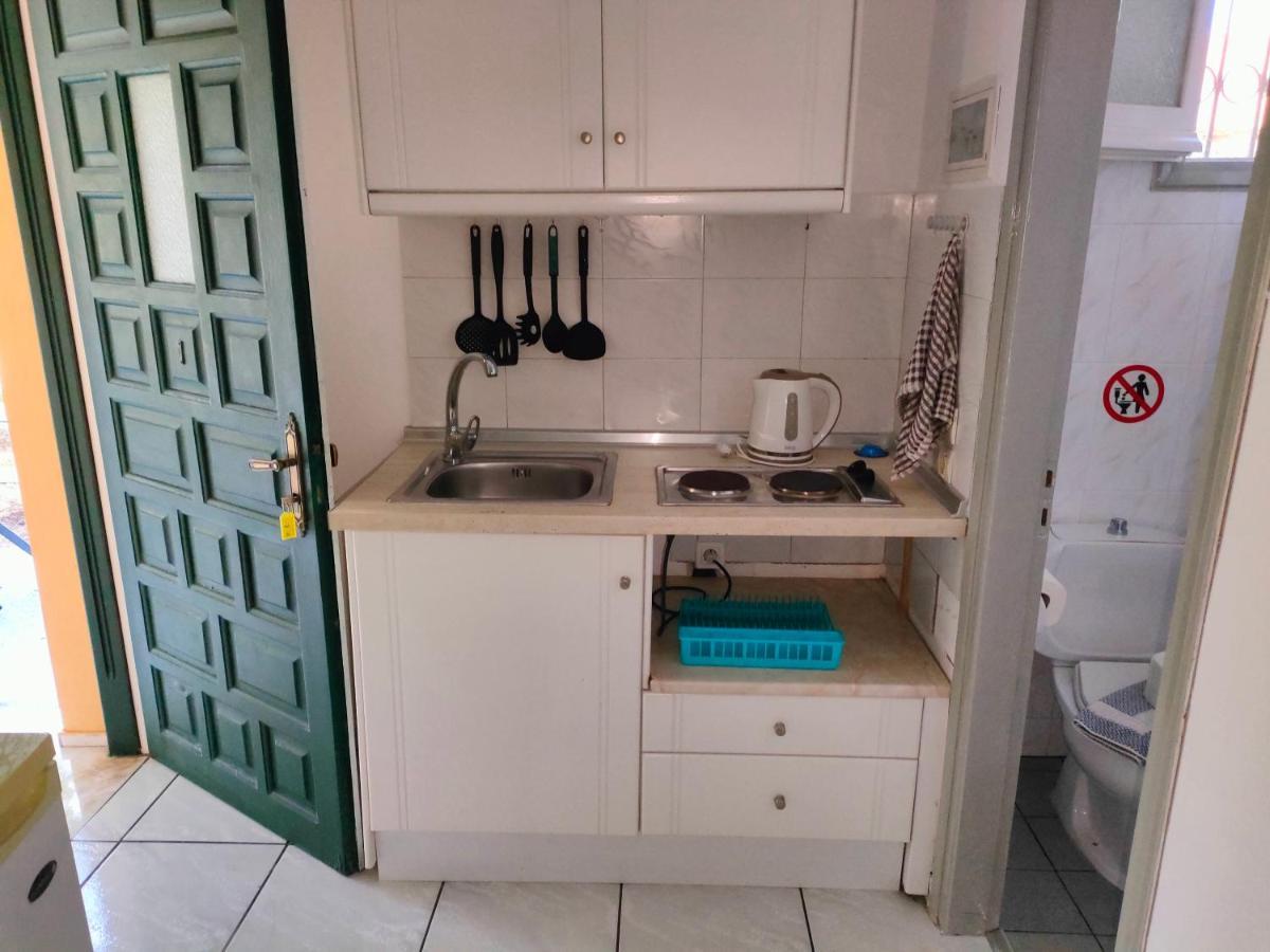 רודה Dolphin Apt & Studios -Next To The Beach מראה חיצוני תמונה